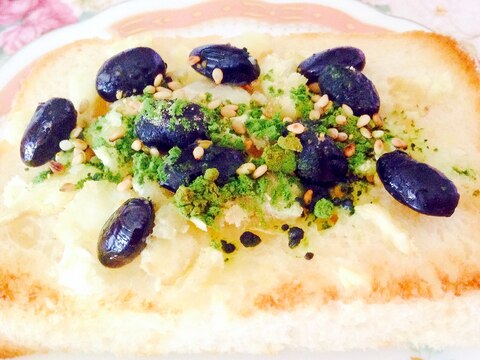 生姜ピリッと♡さつま芋と黒豆と青汁トースト